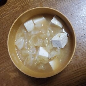 キャベツと豆腐のお味噌汁